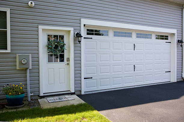 24/7 Emergency Garage Door Panel Replacement experts in Little Chute, WI